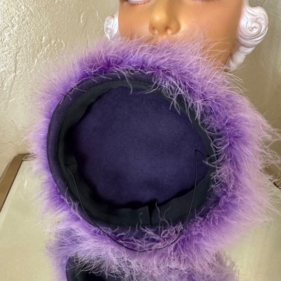 REFINED 1940s' PURPLE FELT CAP WITH LAVENDER FEATHER TRIM - Picture 11 of 12